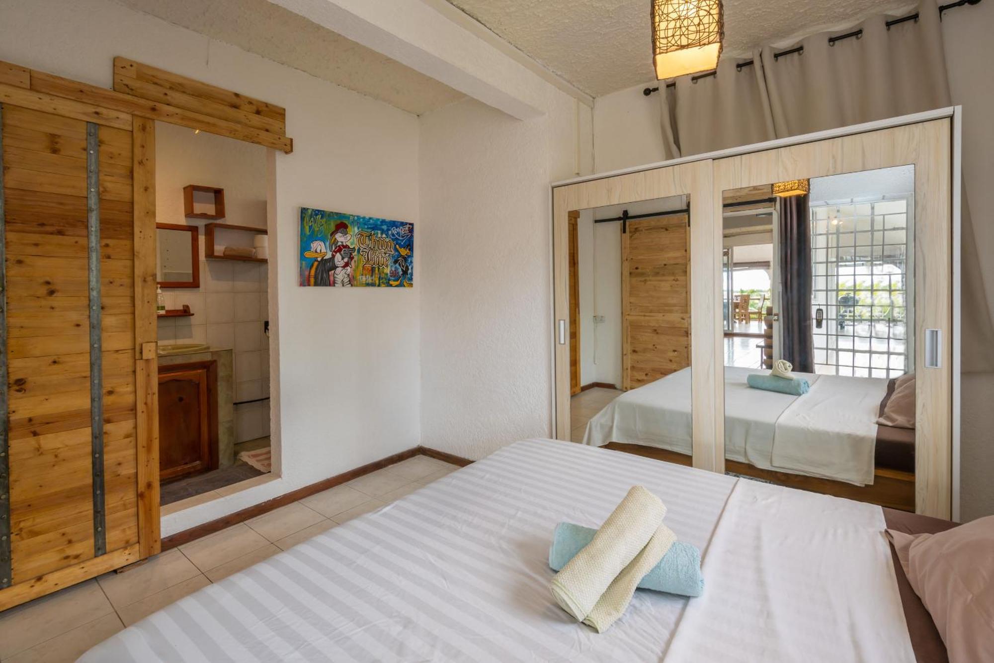 Twakila Sunset Suites Ла-Ґулет Екстер'єр фото