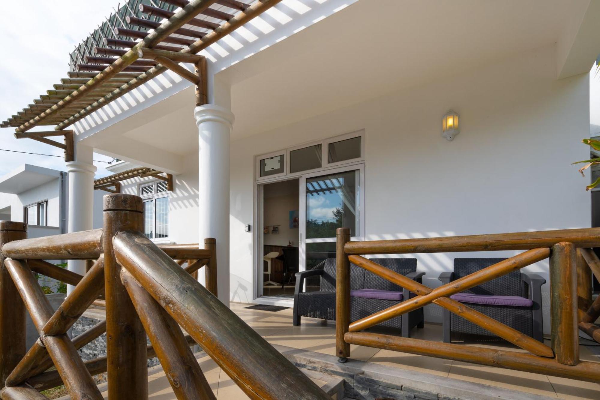 Twakila Sunset Suites Ла-Ґулет Екстер'єр фото